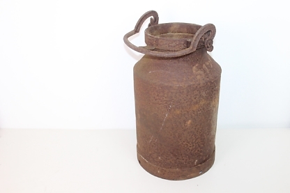 Antike Milchkanne mit Patina