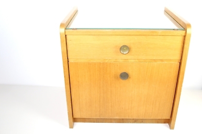 Vintage Nachttisch mit Glasplatte