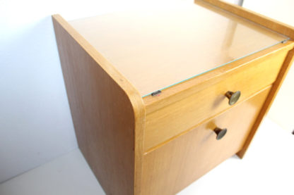 Vintage Nachttisch mit Glasplatte – Bild 6