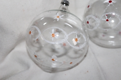 2 antike Weihnachtsbaumkugeln transparent - 6,5 cm