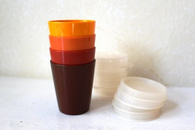 4 kleine Retro TupperBecher Tupperware mit Deckel Mon Ami(e) Vintage