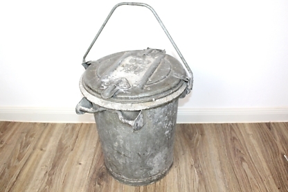 Vintage Blechmülltonne