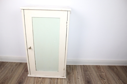 Vintage Schränkchen in weiß | shabby