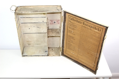 Luftschutz-Hausapotheke | Vintage