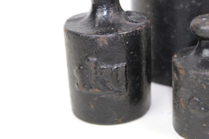 4 Gewichte | schwarz | 0,5 kg | 1 Kilo | 2 Kilo | 5 Kilo | schöne Patina – Bild 4