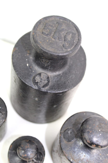 4 Gewichte | schwarz | 0,5 kg | 1 Kilo | 2 Kilo | 5 Kilo | schöne Patina – Bild 8