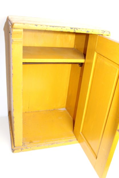 Nachttisch | Nachttischschrank | gelb | sehr massiv | Weichholz | vintage | 30er Jahre – Bild 9