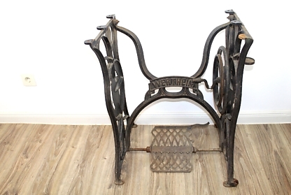 Untergestell einer Nähmaschine | Wertheim | Vintage | Gusseisen mit Patina