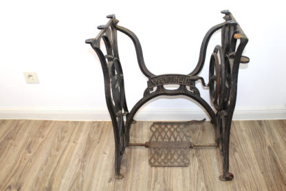 Untergestell einer Nähmaschine | Wertheim | Vintage | Gusseisen mit Patina – Bild 3