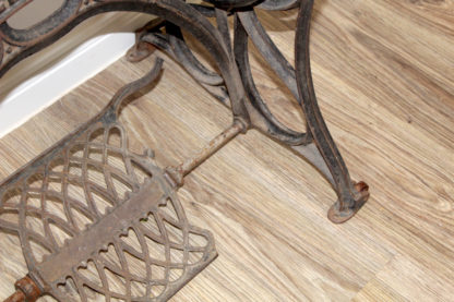 Untergestell einer Nähmaschine | Wertheim | Vintage | Gusseisen mit Patina – Bild 7