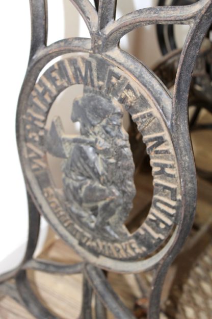 Untergestell einer Nähmaschine | Wertheim | Vintage | Gusseisen mit Patina – Bild 8