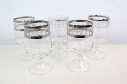 5 Schnapsgläser mit Silberrand | vintage – Bild 2