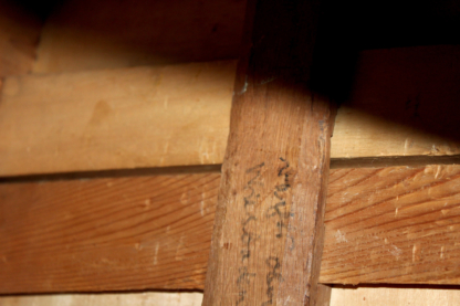 Besonderer Schrank aus Weichholz | antik – Bild 8