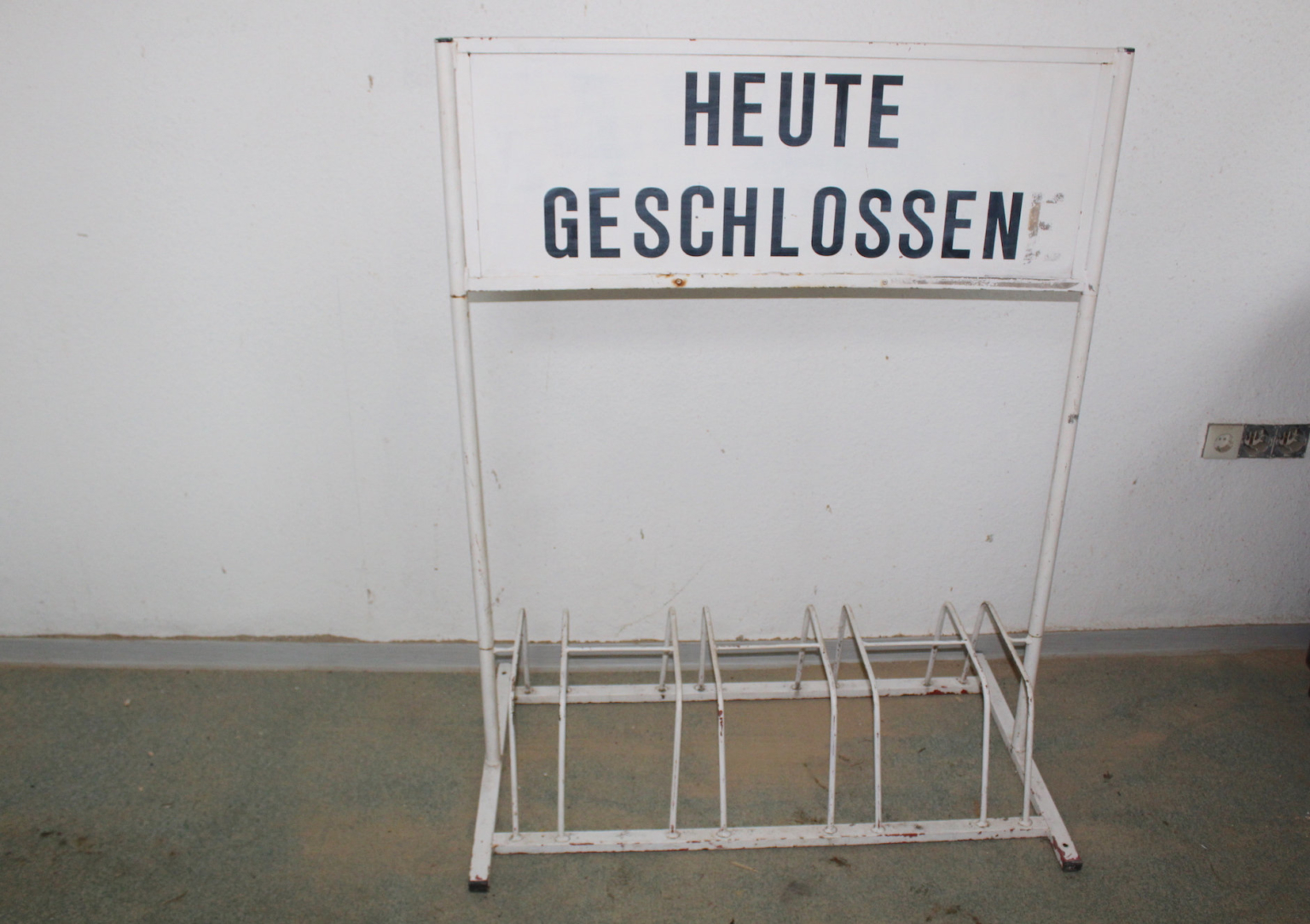 Vintage Fahrradständer "Heute Geschlossen" Mon Ami(e