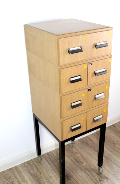 Vintage Karteikasten auf Gestell mit Rollen Stapelbar – Bild 9