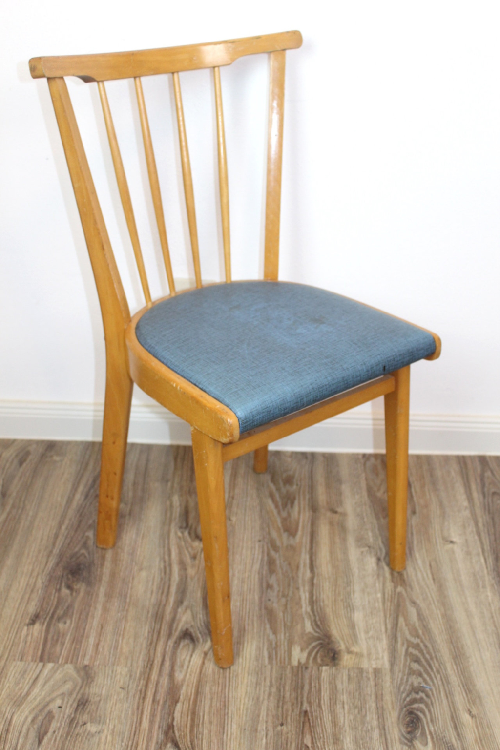 Vintage Kneipenstuhl mit blauer Sitzfläche | Mon Ami(e) Vintage