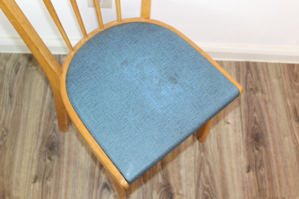 Vintage Kneipenstuhl mit blauer Sitzfläche | Mon Ami(e) Vintage