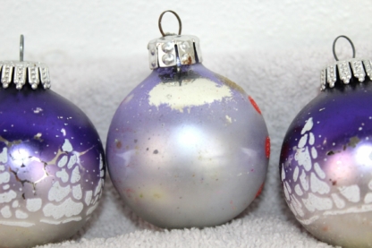 3 antike Weihnachtsbaumkugeln -- 6 cm – Bild 3
