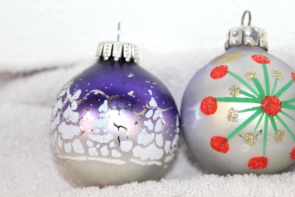 3 antike Weihnachtsbaumkugeln -- 6 cm – Bild 4