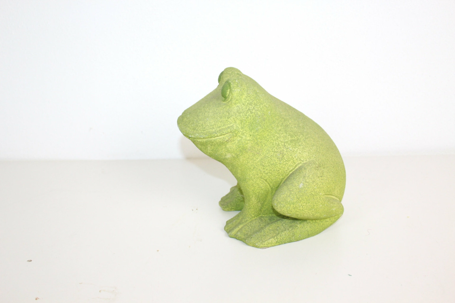 Frosch Auf Toilette Mit Zeitung - 11 Cm Deko-Figur Aus Kunststein Handbemalt