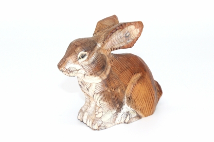 Geschnitzter Hase aus massivem Holz