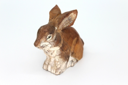 Geschnitzter Hase aus massivem Holz – Bild 2