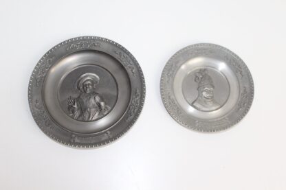 2 vintage Zinnteller von WMF -- Kunstteller