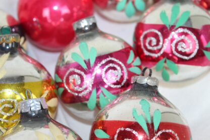 11 antike Weihnachtsbaumkugeln -- 7 cm