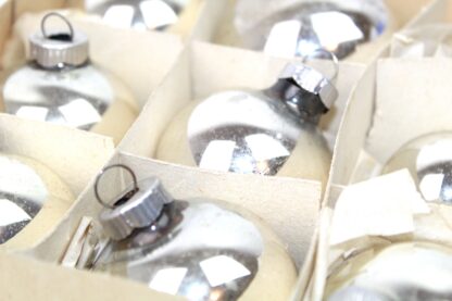10 antike Weihnachtsbaumkugeln | Glas mit Metallverschluss | silber | West Germany | vintage | festlich – Bild 5