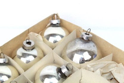 10 antike Weihnachtsbaumkugeln | Glas mit Metallverschluss | silber | West Germany | vintage | festlich – Bild 3