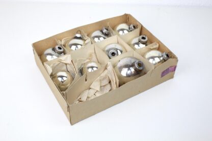10 antike Weihnachtsbaumkugeln | Glas mit Metallverschluss | silber | West Germany | vintage | festlich – Bild 8
