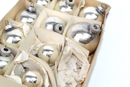 10 antike Weihnachtsbaumkugeln | Glas mit Metallverschluss | silber | West Germany | vintage | festlich – Bild 6