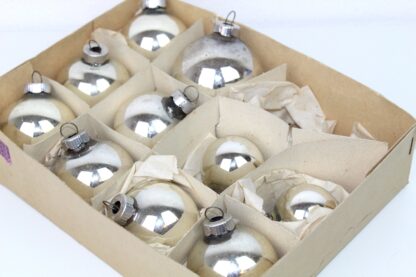 10 antike Weihnachtsbaumkugeln | Glas mit Metallverschluss | silber | West Germany | vintage | festlich – Bild 2