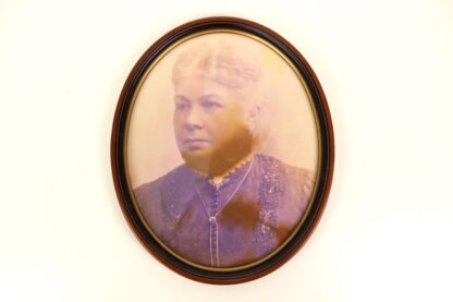 Vintage Fotographie im ovalen Holzrahmen