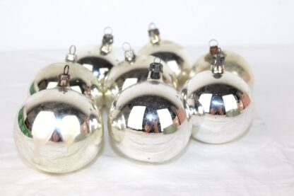 8 antike Weihnachtsbaumkugeln | 6 cm Silber mit Metallverschluss