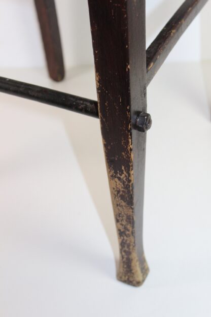 Stuhl aus edlem dunklen Holz – Bild 3