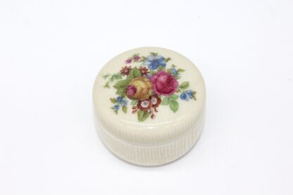 Pillendose aus Porzellan mit Blumen – Bild 2