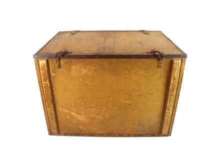 Holzkiste mit Metallbeschlägen | vintage